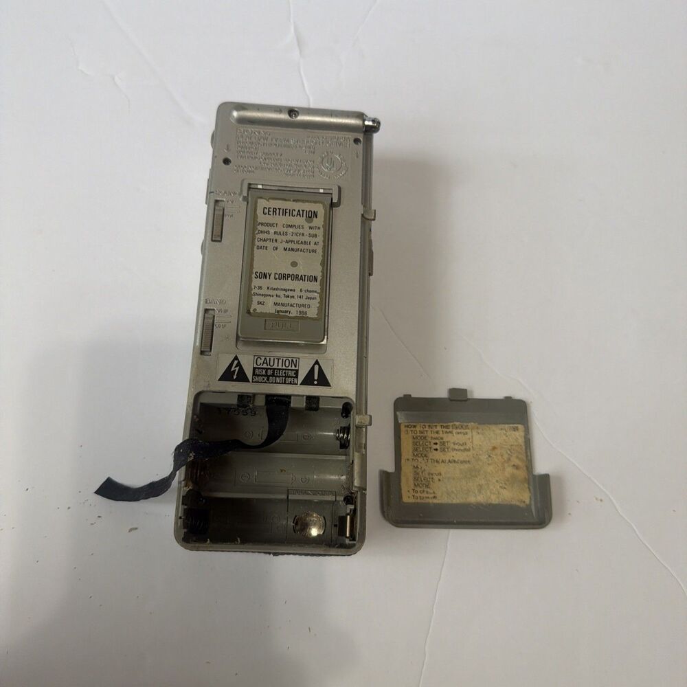 VINTAGE SONY WATCHMAN MODEL FD-3A CLOCK TV FM STEREO RECEIVER (parts)